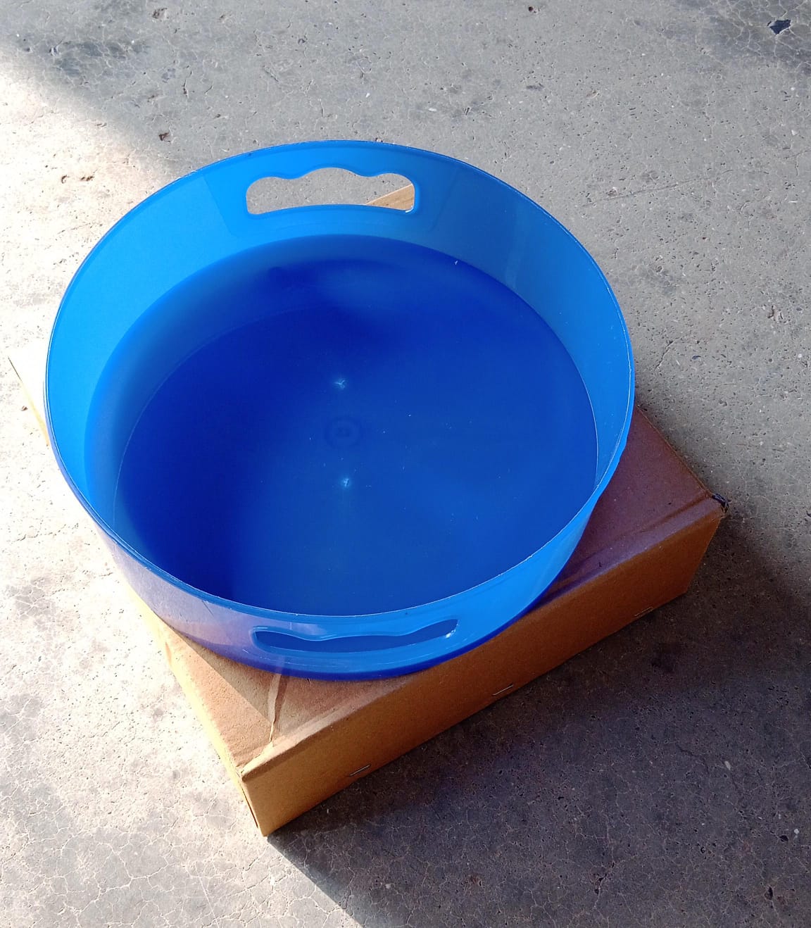 Revolving tray storage with brown box Revolving tray storage with brown box